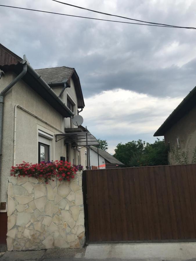 Ági fogadó Kisujszallas Esterno foto