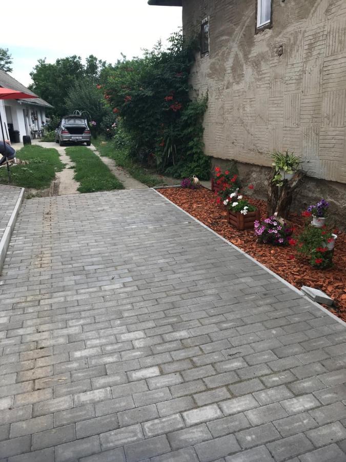 Ági fogadó Kisujszallas Esterno foto
